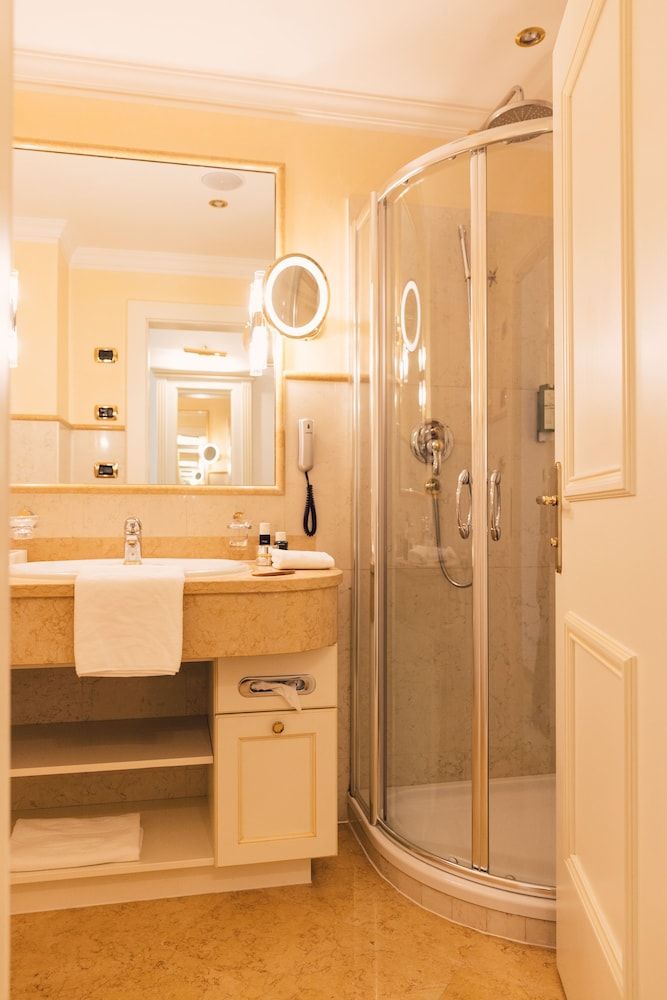 Alpenpalace Luxury Hideaway & Spa Retreat Single Room 8