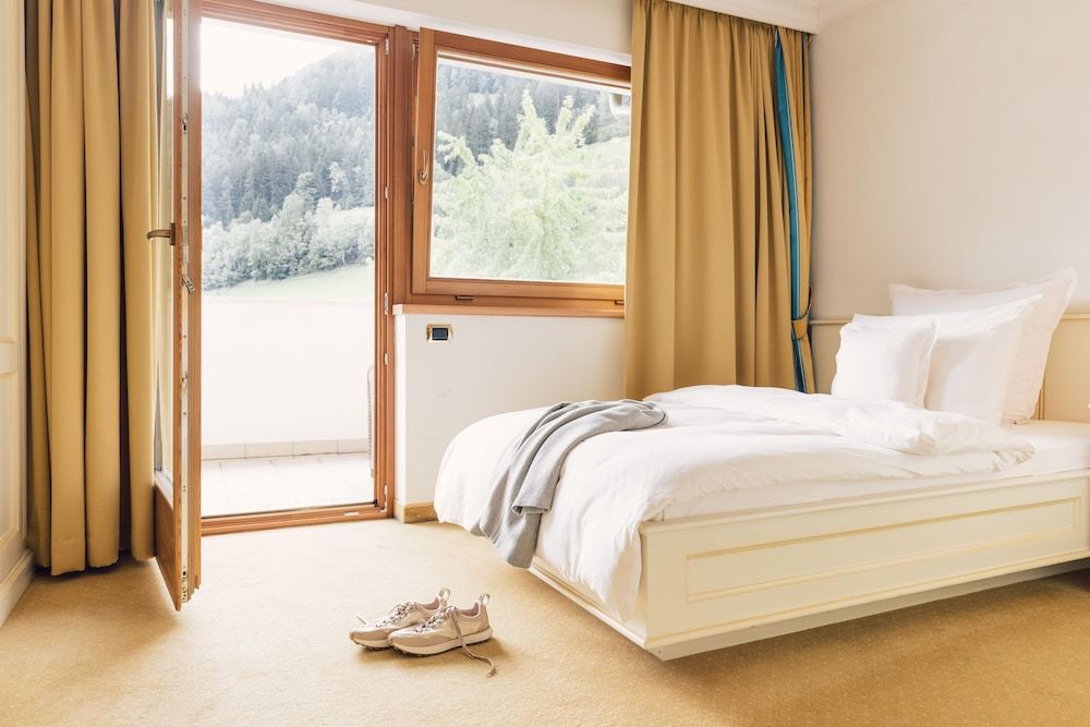 Alpenpalace Luxury Hideaway & Spa Retreat Single Room 6