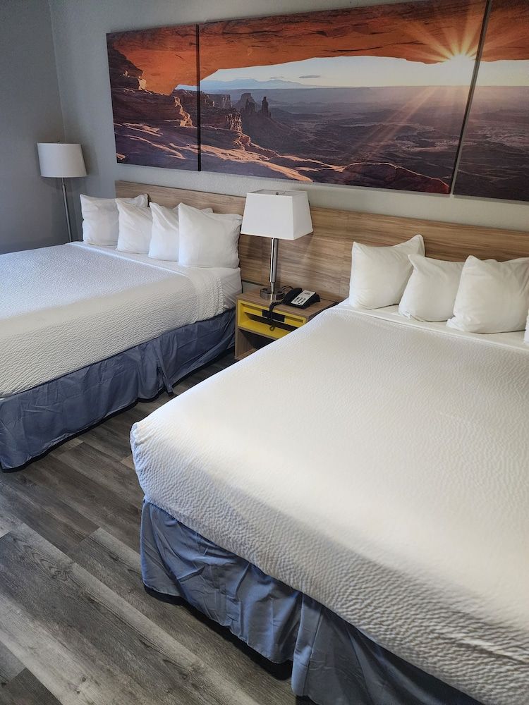 Days Inn & Suites by Wyndham Tucson/Marana Standard Room, 2 Queen Beds