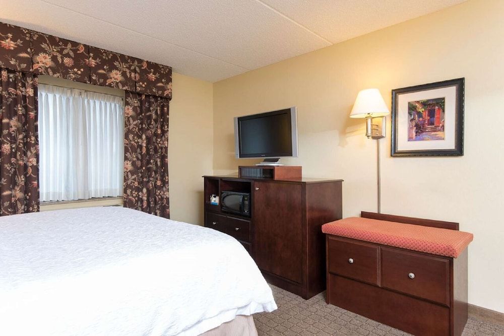 One King Bed (Shower Only)