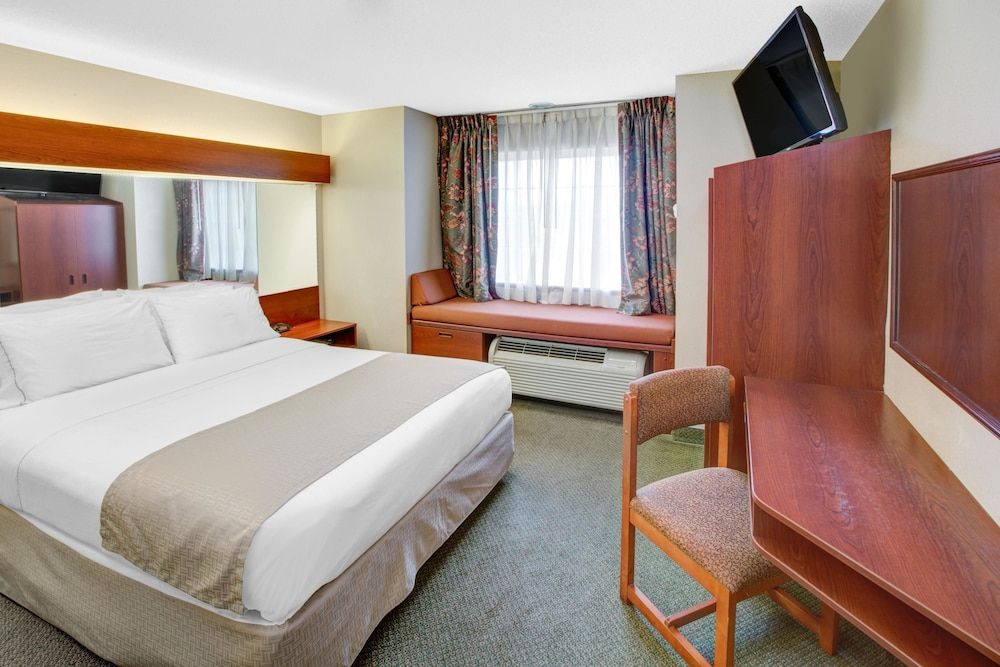 Standard Room, 1 Queen Bed