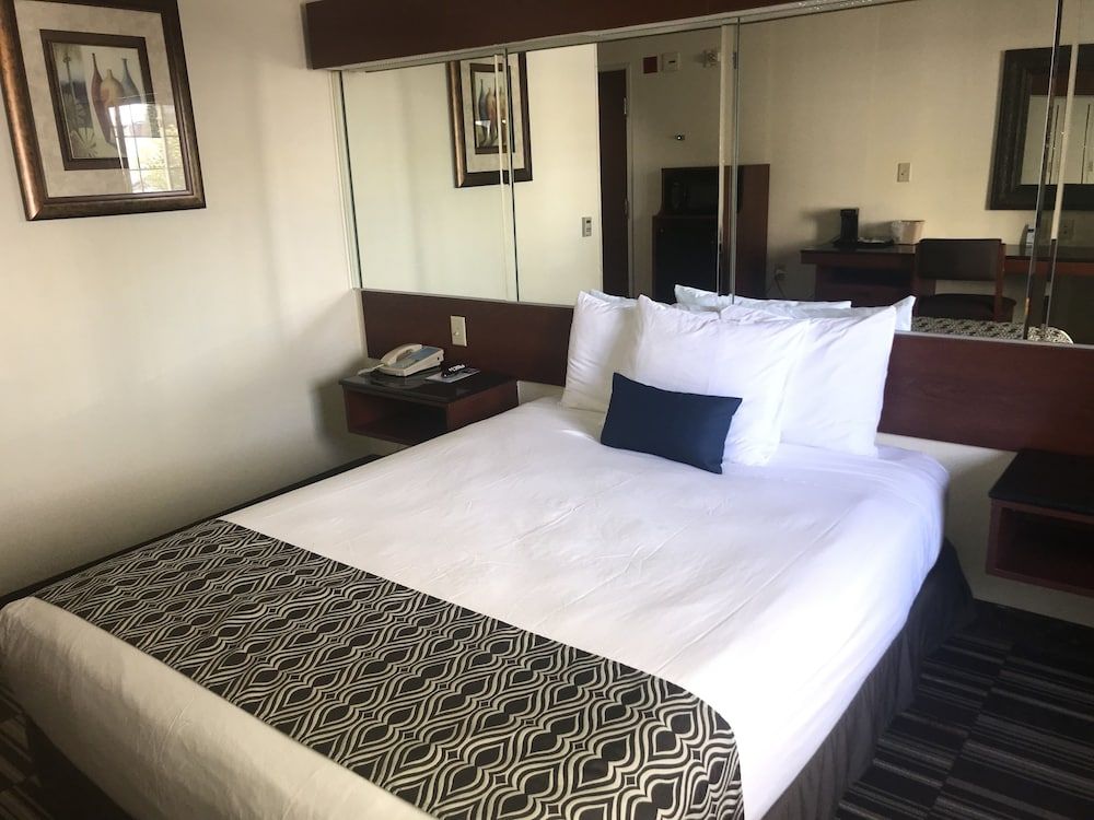Standard Room, 1 Queen Bed, Accessible