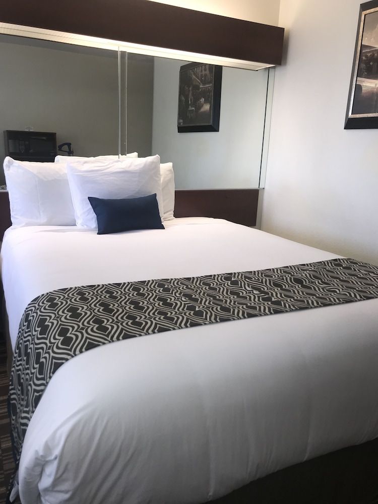 Standard Room, 1 Queen Bed
