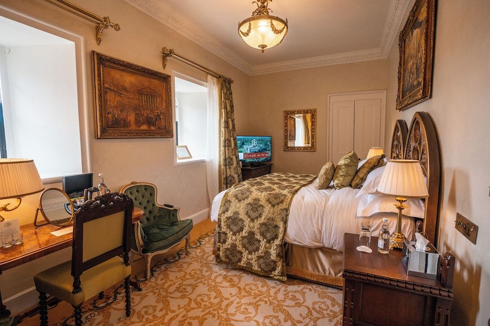 Thornbury Castle, Relais & Châteaux Deluxe Double Room 9