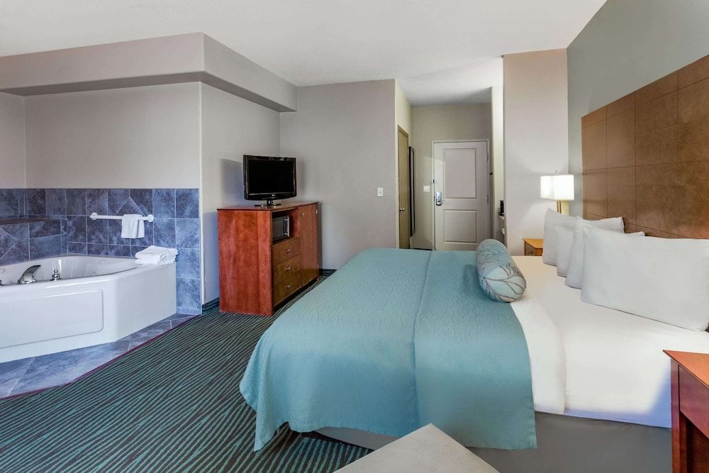 Deluxe Suite, 1 King Bed, Non Smoking