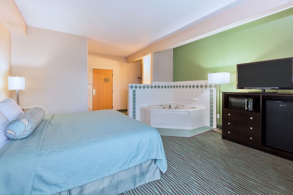 Deluxe Suite, 1 King Bed, Non Smoking