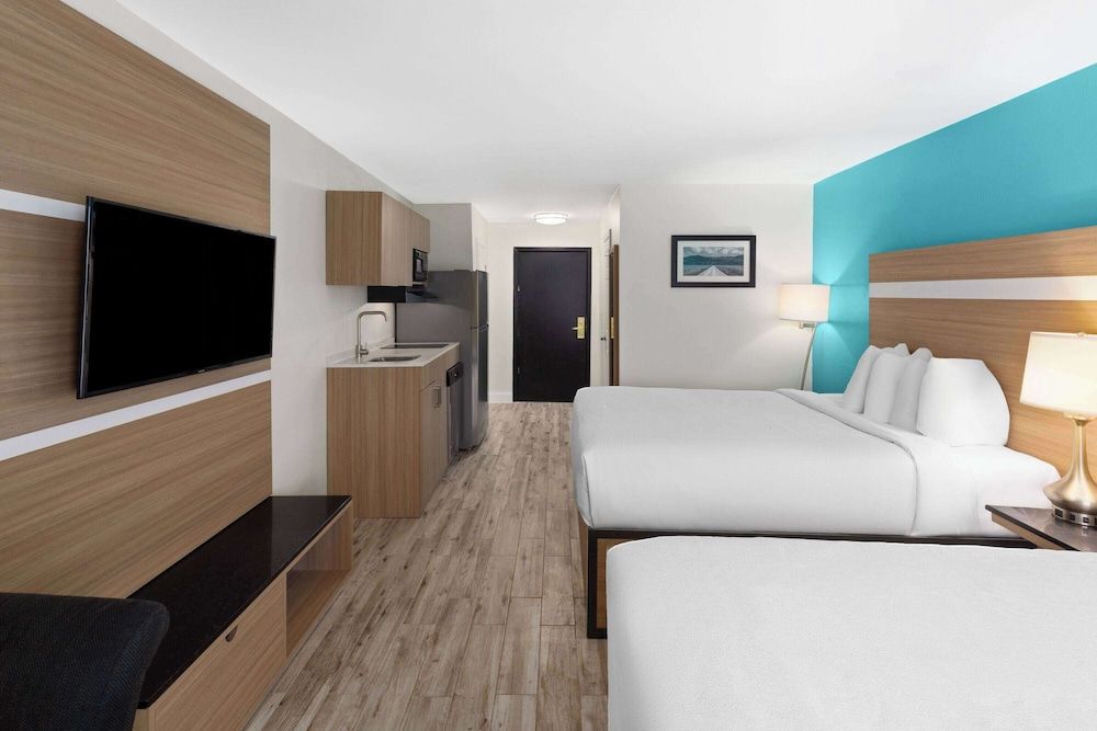 Room, 2 Queen Beds, Non Smoking, Kitchenette