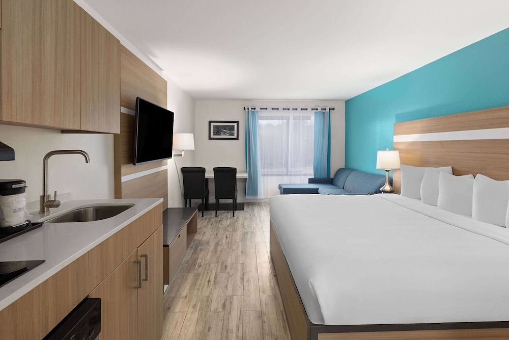 Room, 1 King Bed with Sofa bed, Non Smoking, Kitchenette