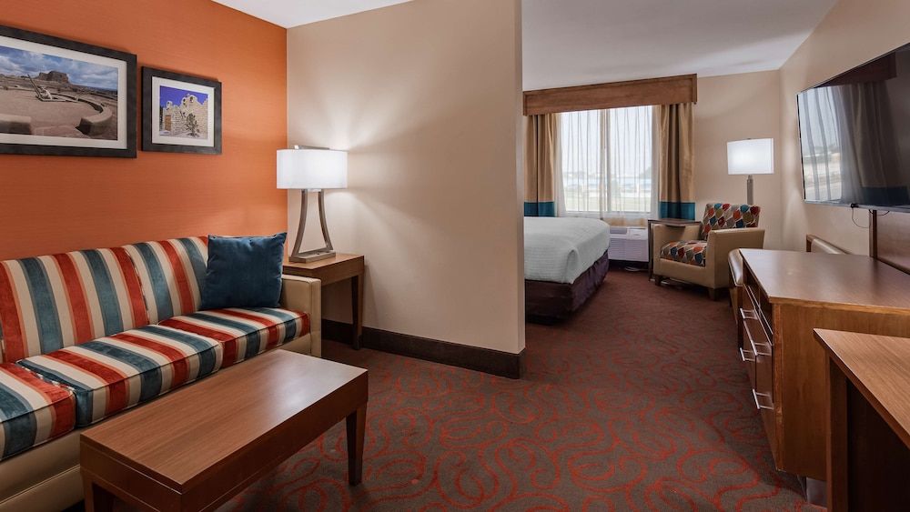 Suite, 1 King Bed, Non Smoking, Refrigerator & Microwave (with Sofabed)