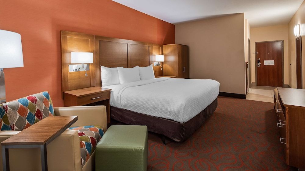 Standard Room, 1 King Bed, Accessible, Refrigerator & Microwave (Walk-in Shower)