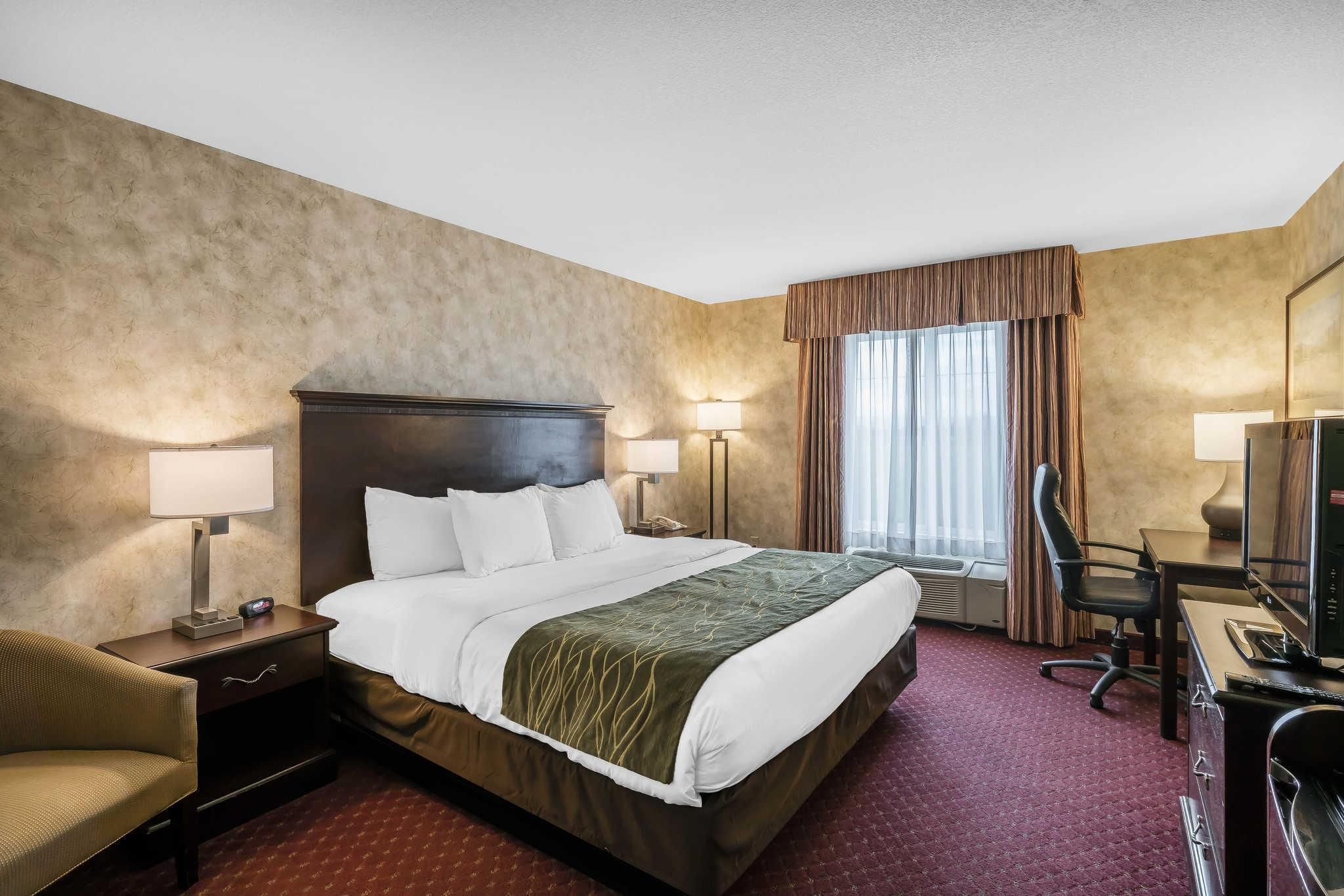 1 King Bed, Nonsmoking
