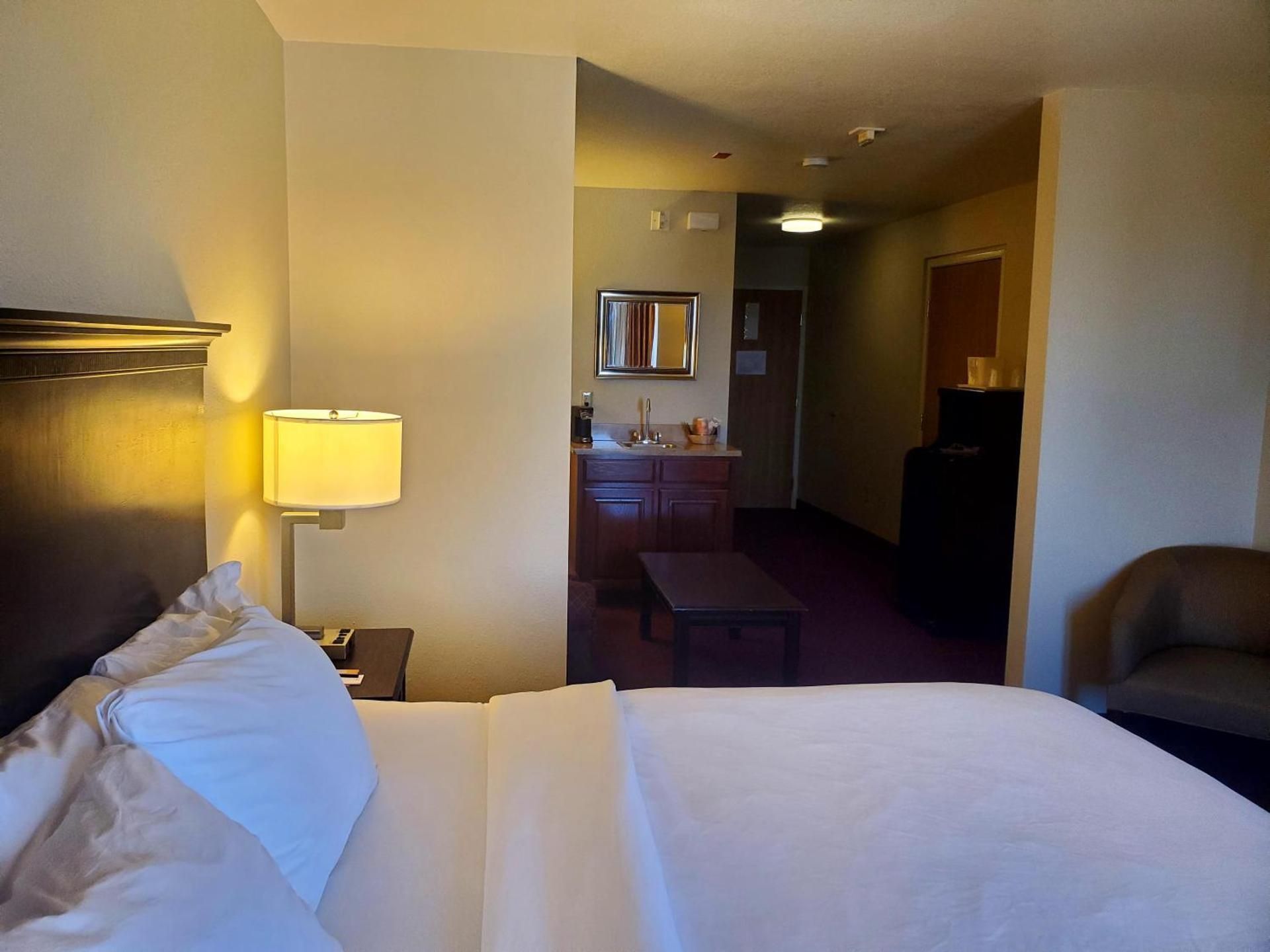 1 King Bed, Nonsmoking, Accessible