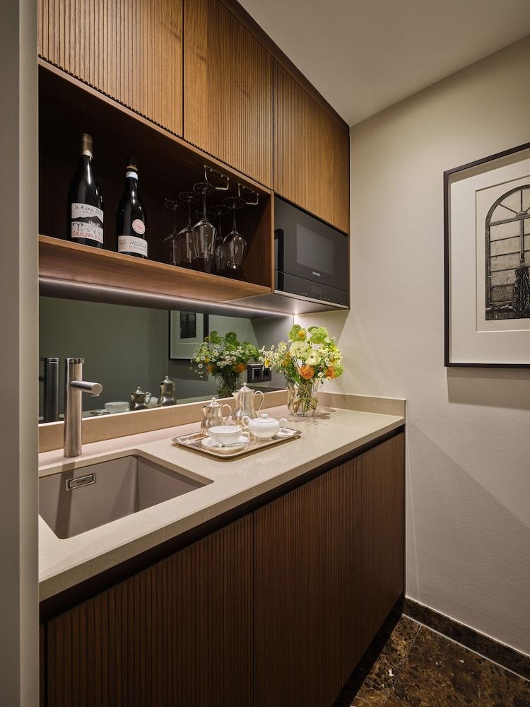Rocco Forte The Charles Hotel Classic Suite 4