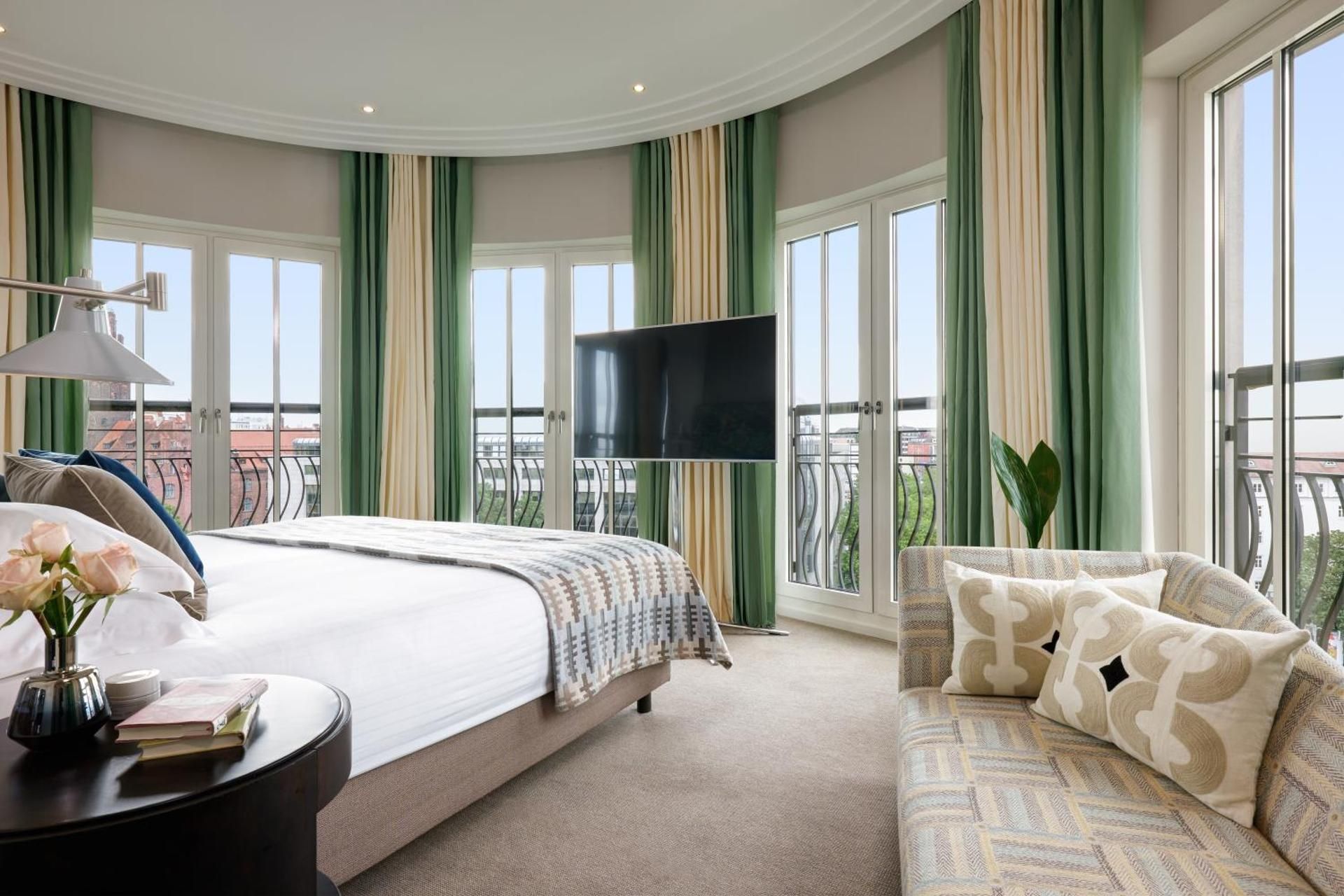 Signature Panoramic View Suite
