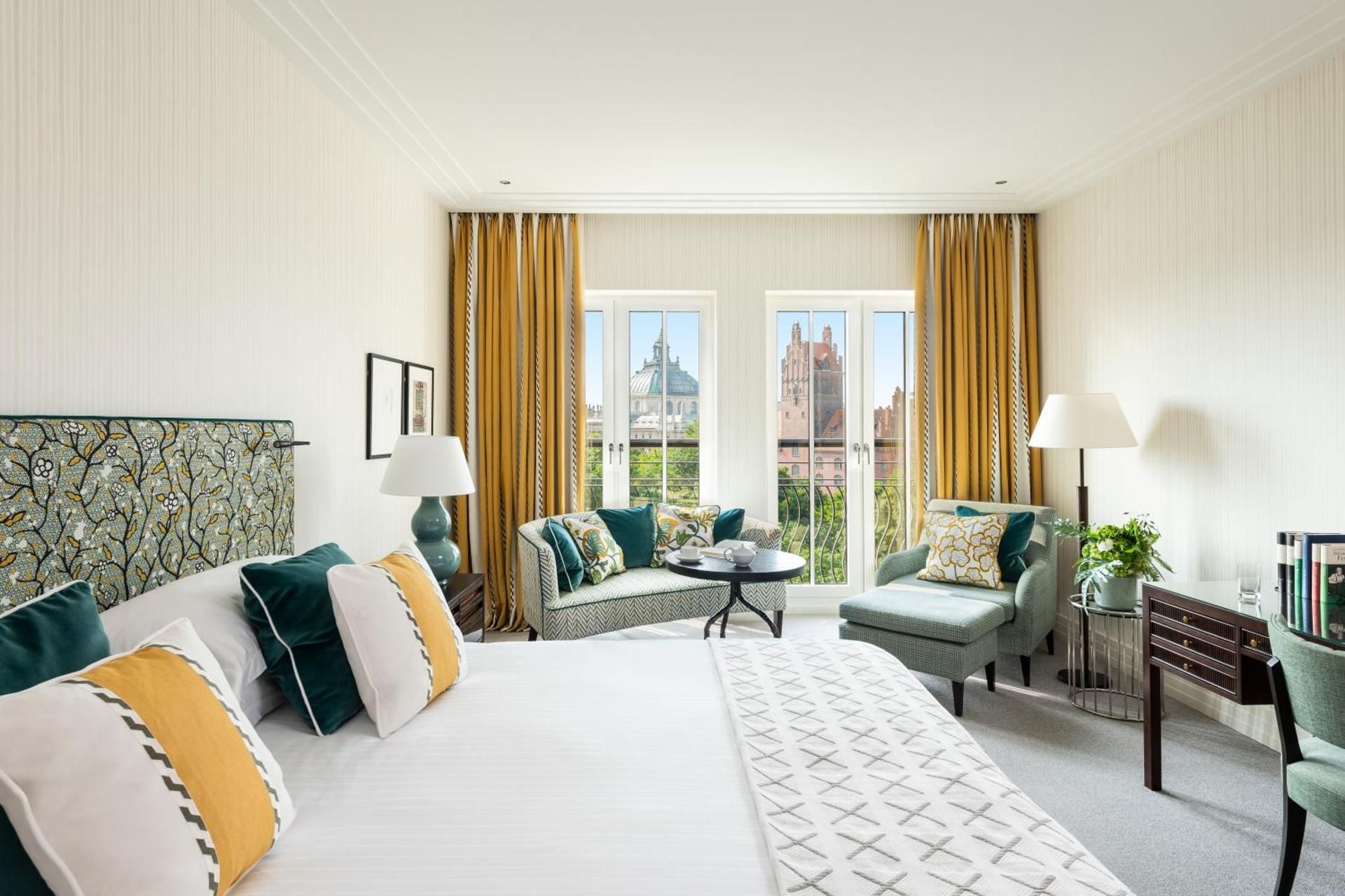 Deluxe Panoramic View Room