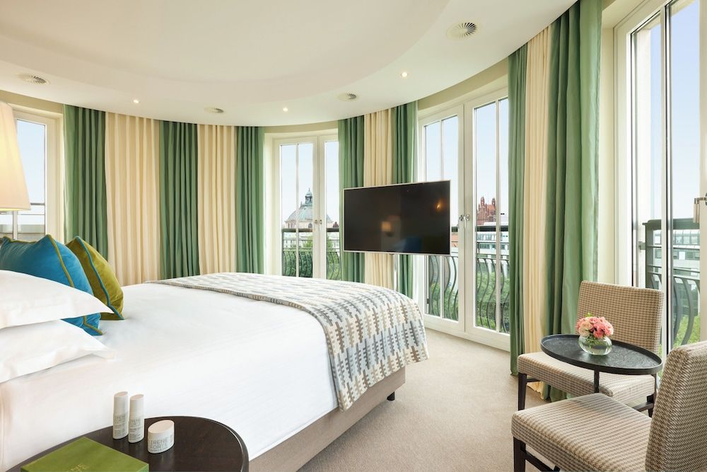 Signature Suite, Panoramic View