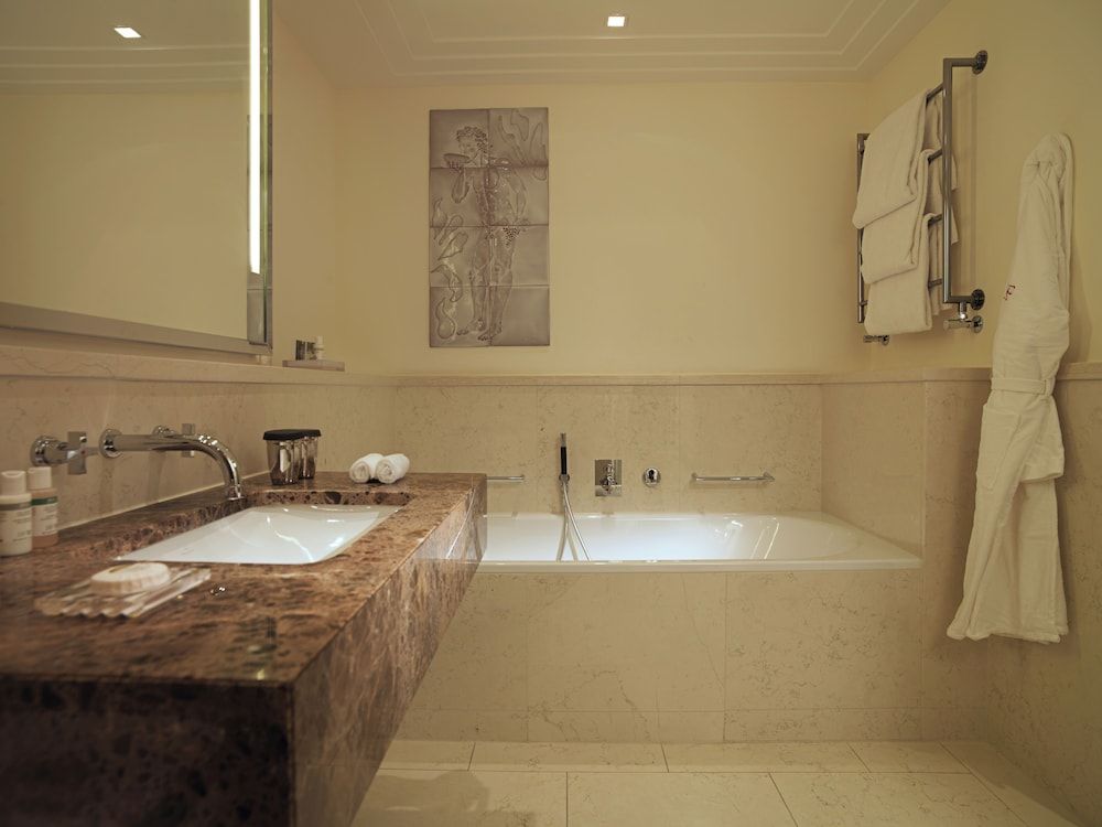 Rocco Forte The Charles Hotel Classic Suite 6