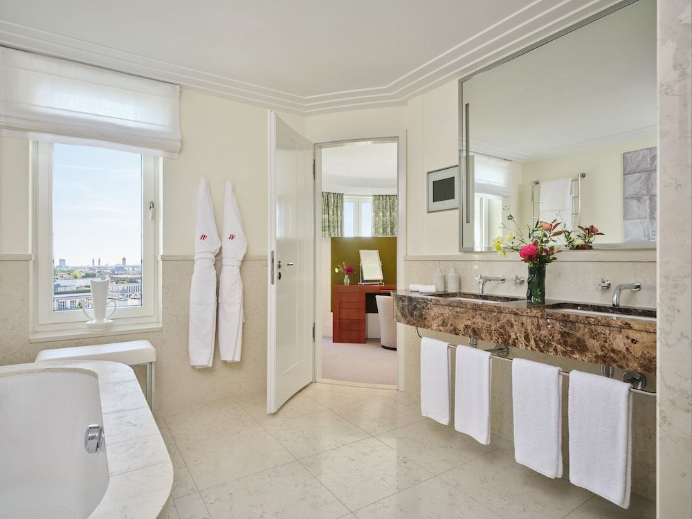 Lord Forte Suite