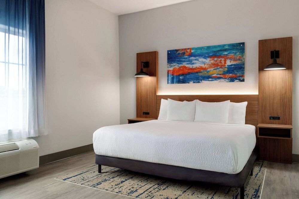 Suite, 1 King Bed, Accessible, Non Smoking