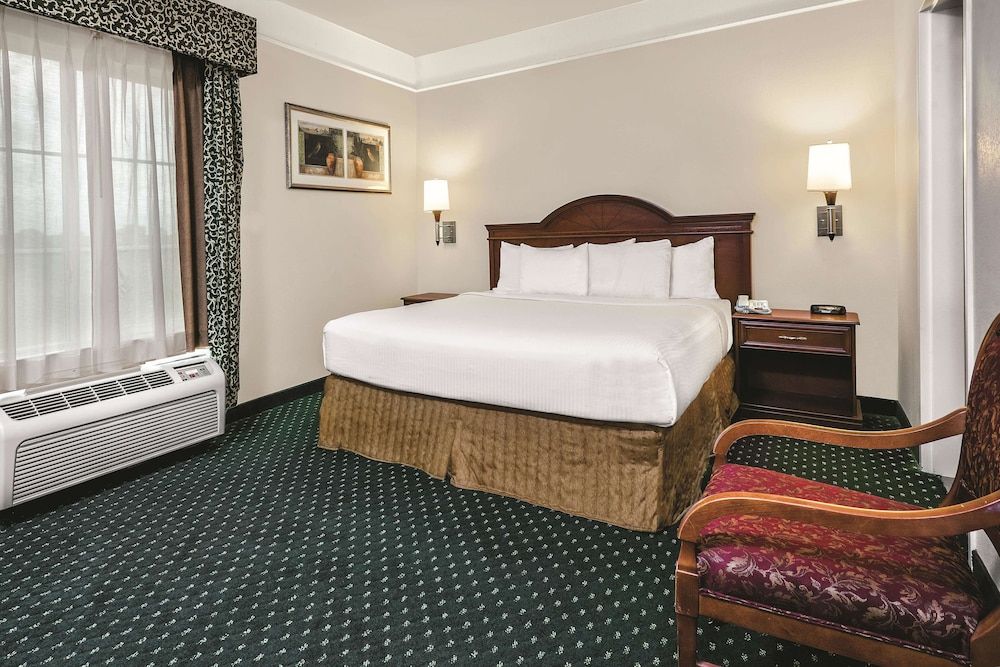 Suite, 1 King Bed, Non Smoking