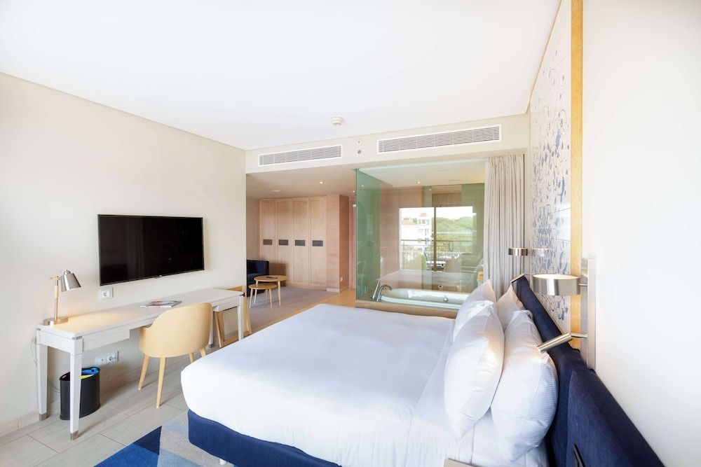 Deluxe Room, 1 King Bed (Plus)