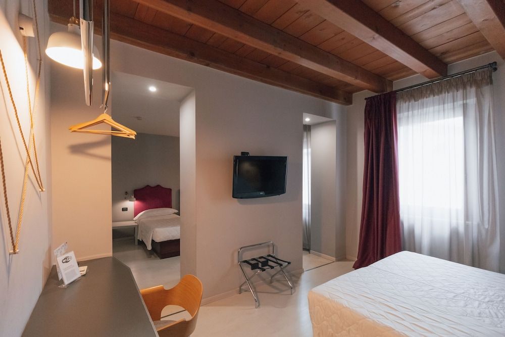 Hotel Gattopardo Superior Quadruple Room 3