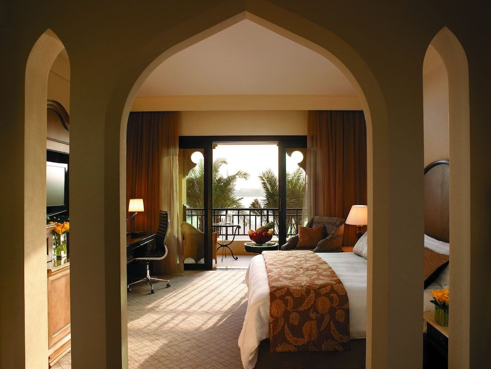 Shangri-La, Qaryat Al Beri, Abu Dhabi Deluxe Room, 1 King Bed 4