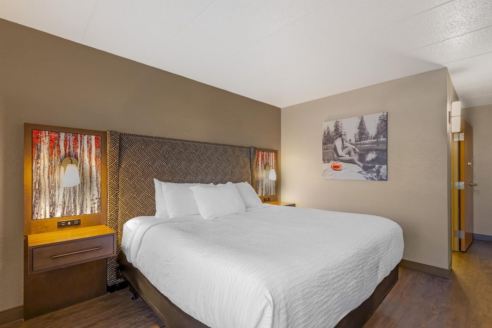 Best Western Plus McCall Lodge & Suites Standard Room, 1 King Bed, Accessible, Refrigerator & Microwave 2