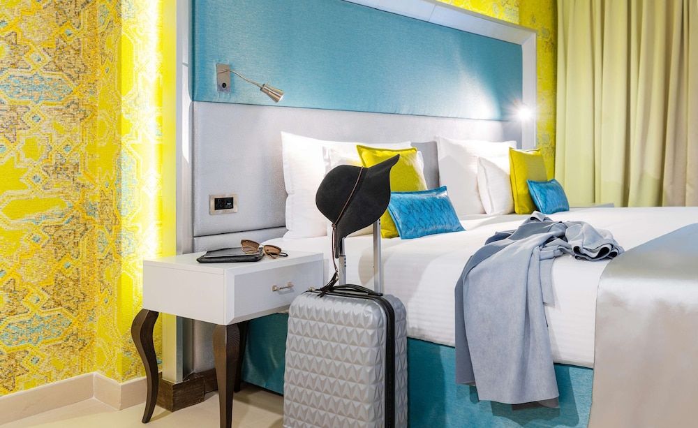 AX The Palace Comfort Room (Atrium View)