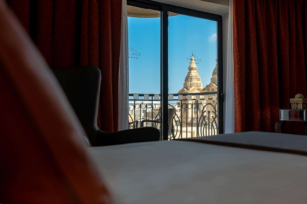 AX The Palace Comfort Room (Atrium View) 8