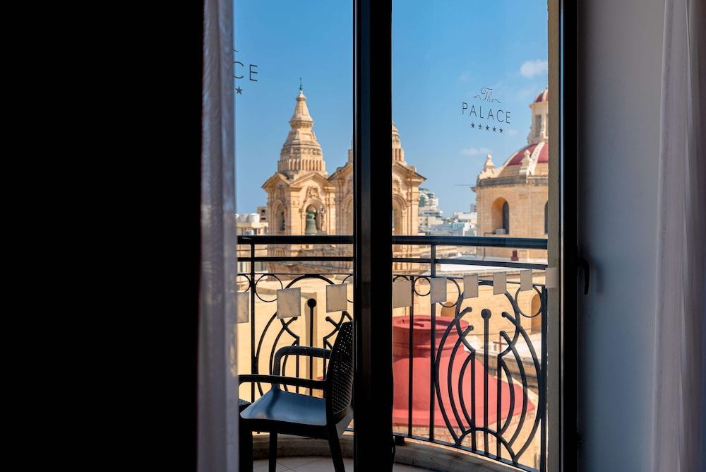 AX The Palace Comfort Room (Atrium View) 4