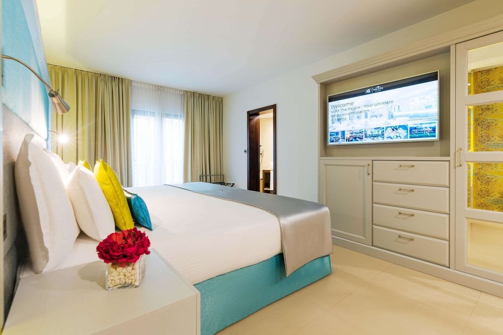 AX The Palace Comfort Room (Atrium View) 2