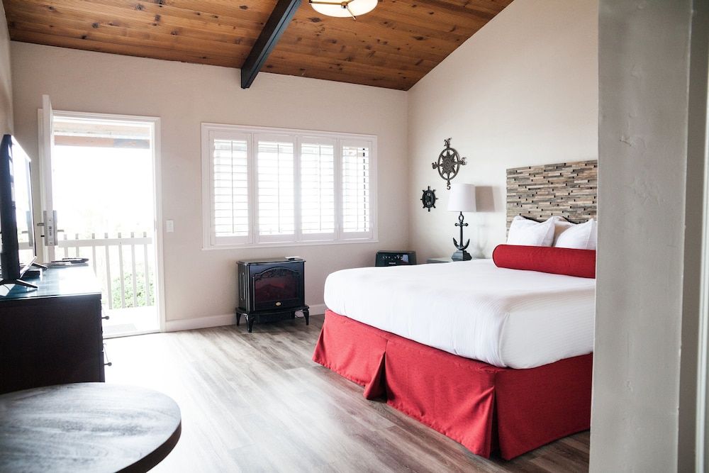 Room, 1 King Bed, Fireplace, Ocean View