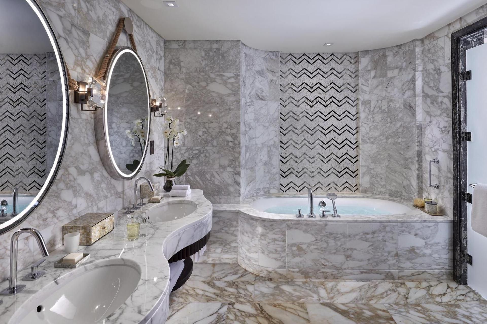 Premier Family Room King