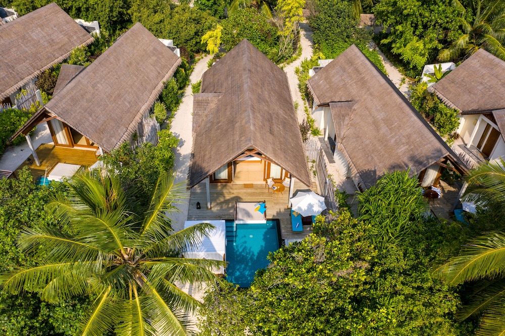 Furaveri Island Resort & Spa