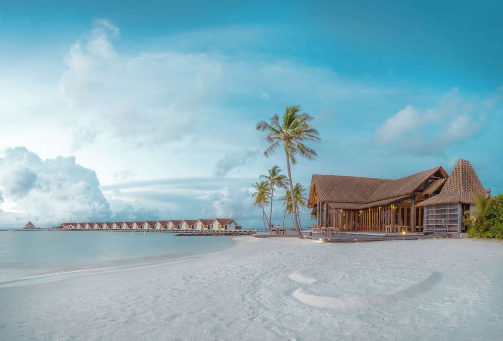 Furaveri Island Resort & Spa