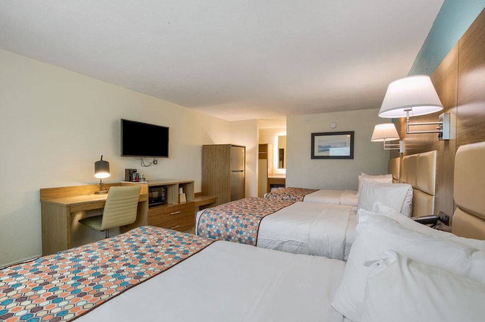 Beachside Resort Hotel Three Double Beds 2