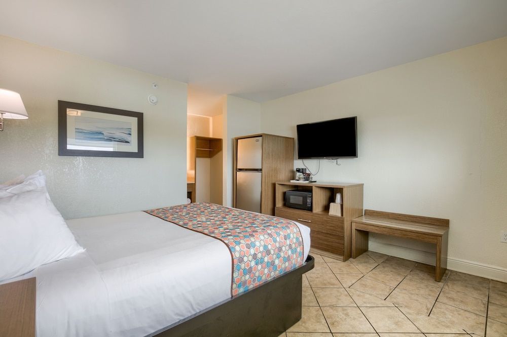 Beachside Resort Hotel Standard Room, 1 King Bed