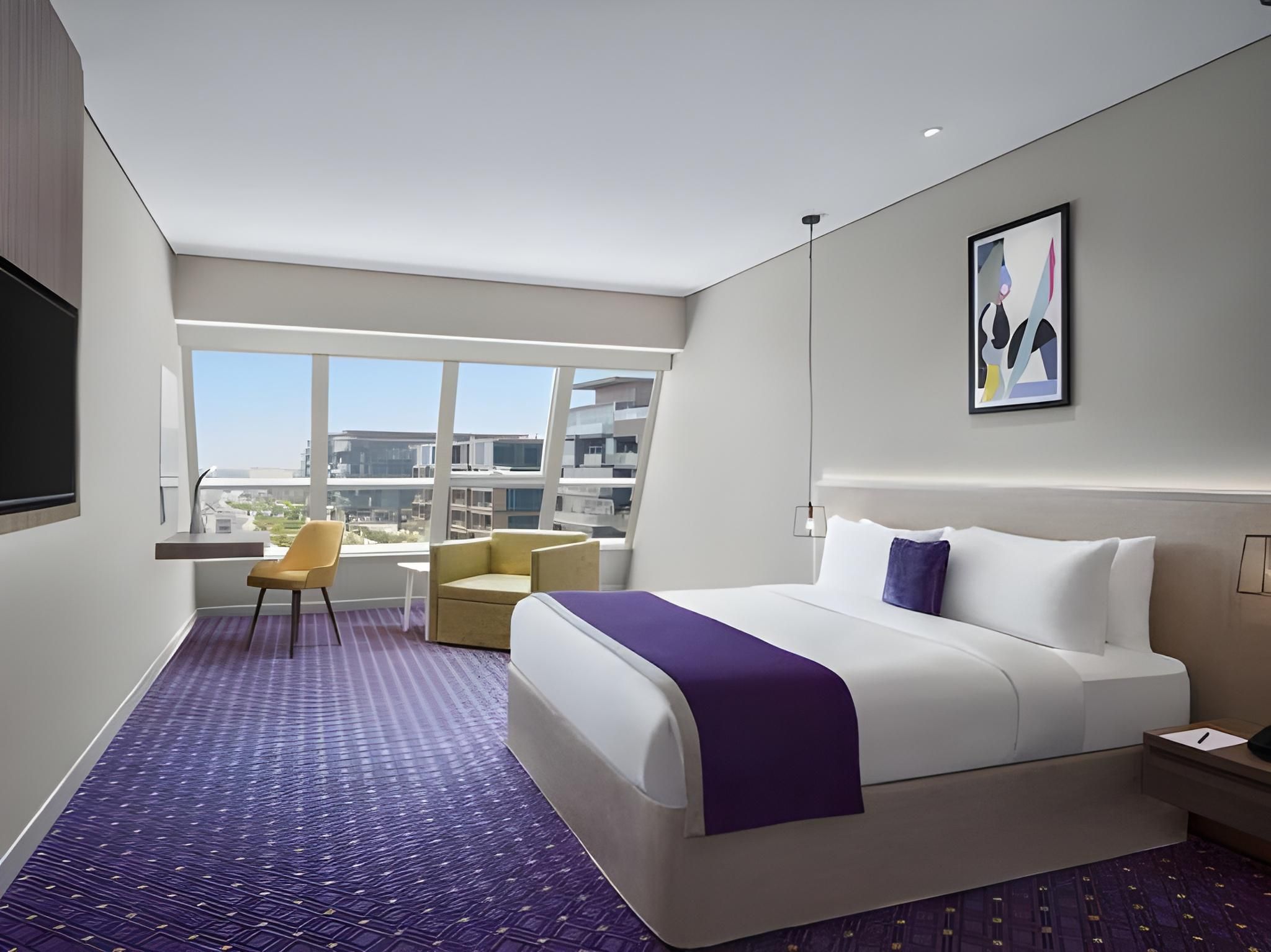 Leva Hotel and Suites, Mazaya Centre Deluxe King Atrium View 3