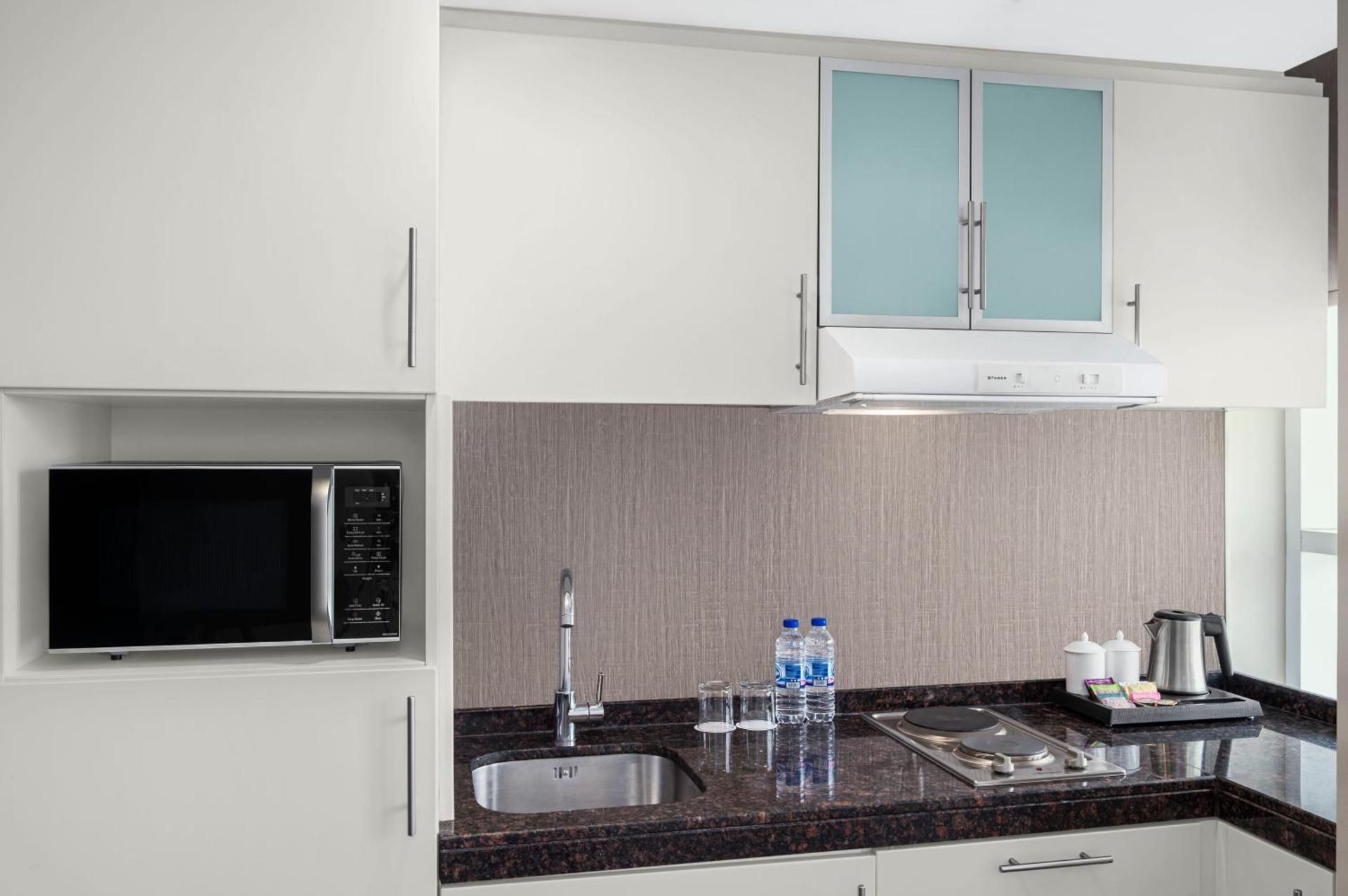 undefined Leva Hotel and Suites, Mazaya Centre 5