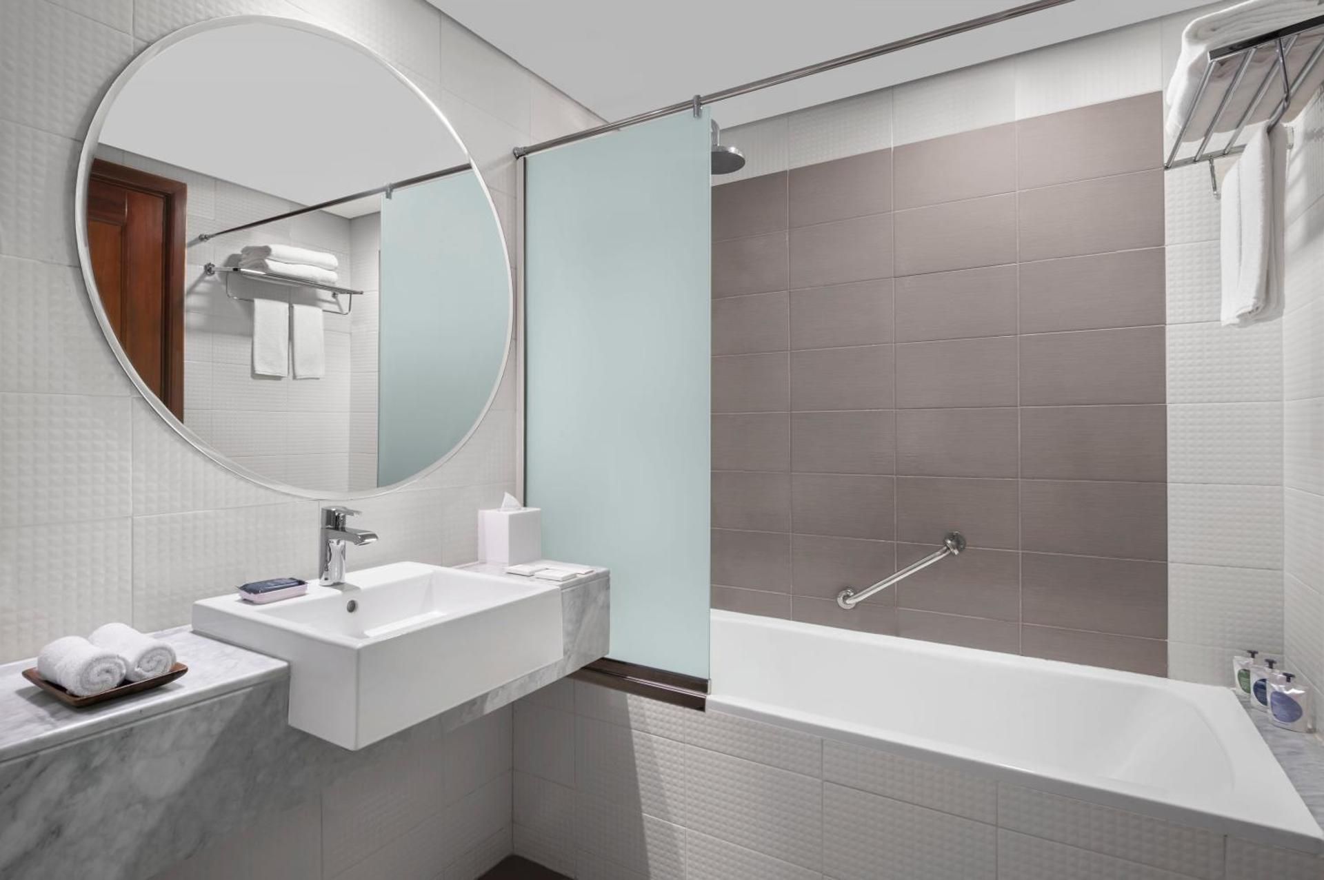 undefined Leva Hotel and Suites, Mazaya Centre 4