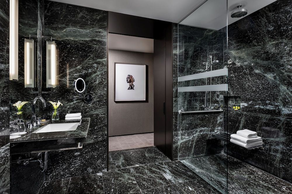 The Hazelton Hotel Toronto Deluxe Room, 1 King Bed, Accessible 3