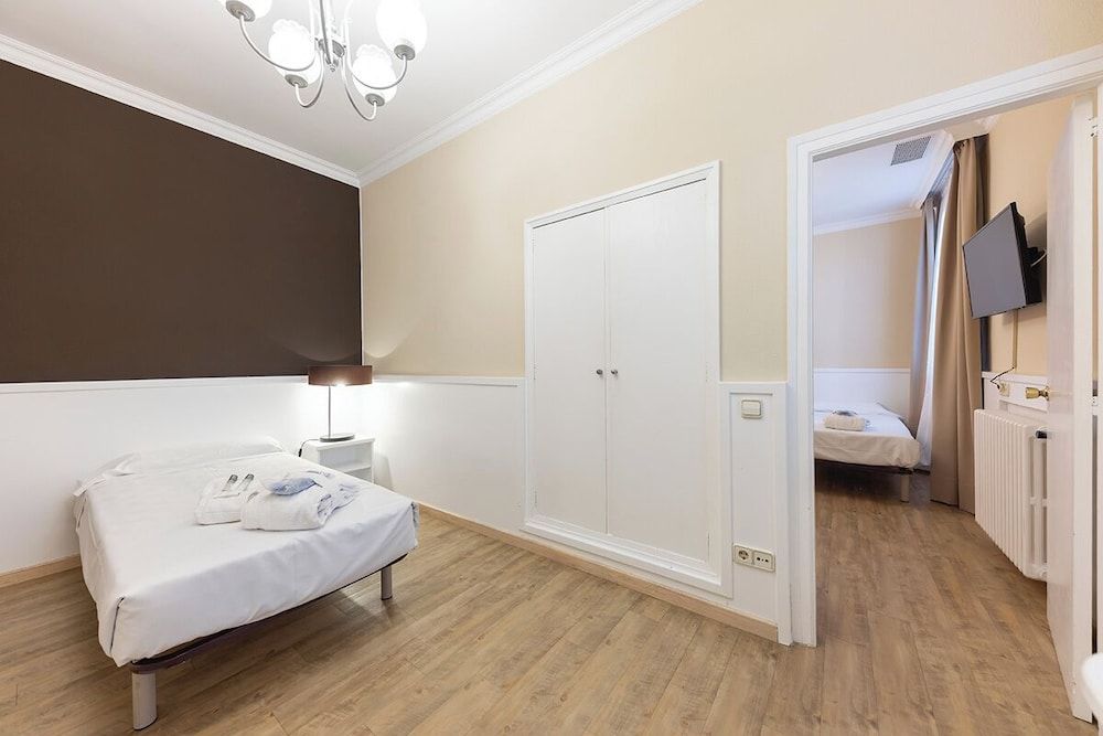 1881 Hotel Balneario Vichy Catalan Family Room 3