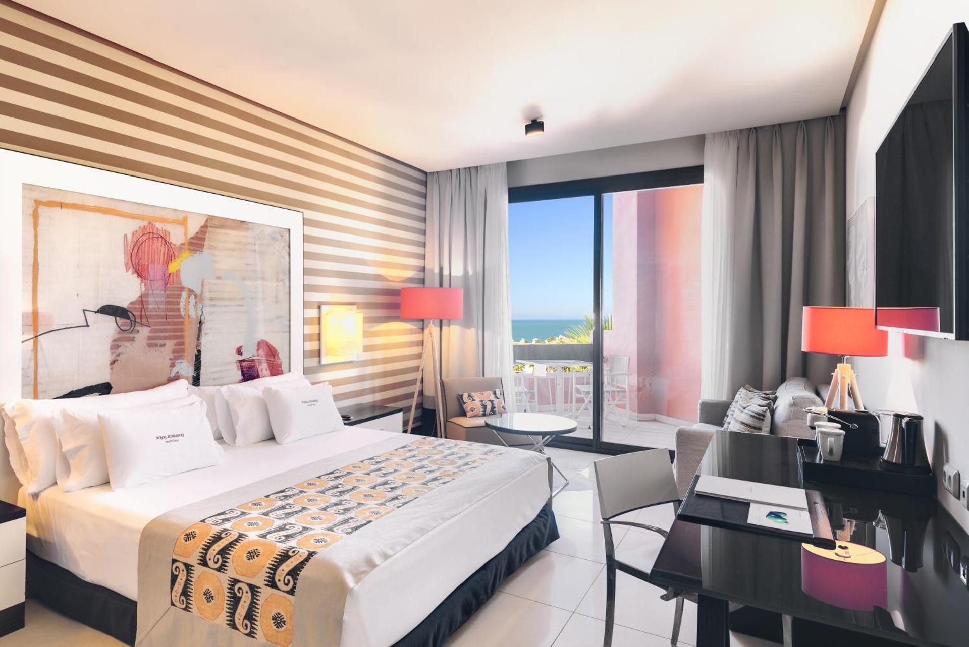 Deluxe connecting superior rooms (2 adults + 2 children)