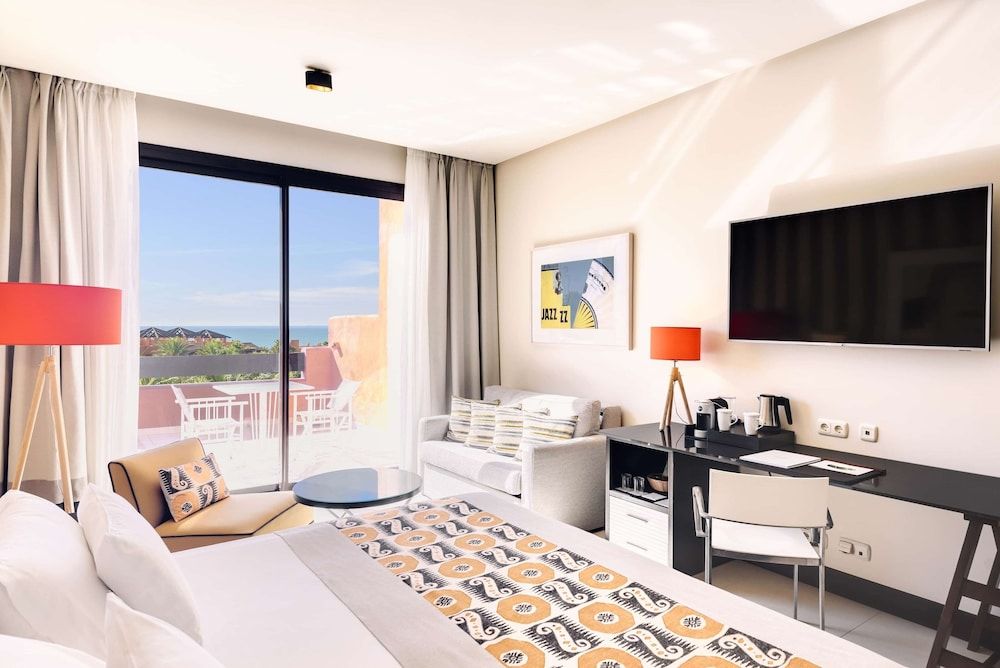 Deluxe Room, Partial Sea View (Superior, 2 adults and 1 child)