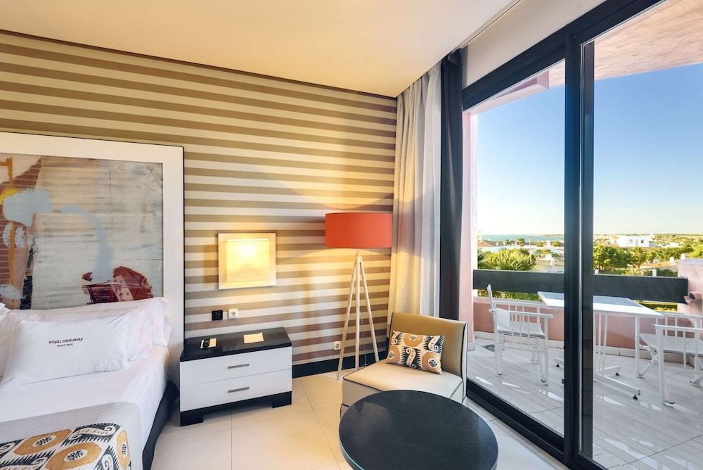 Deluxe Room, Partial Sea View (2 Adults and 1 Child)