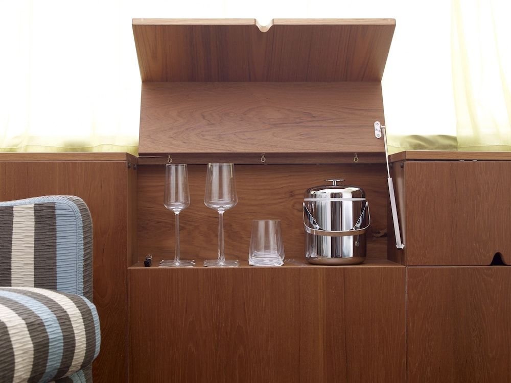 Avalon Hotel Standard Twin Bed 3