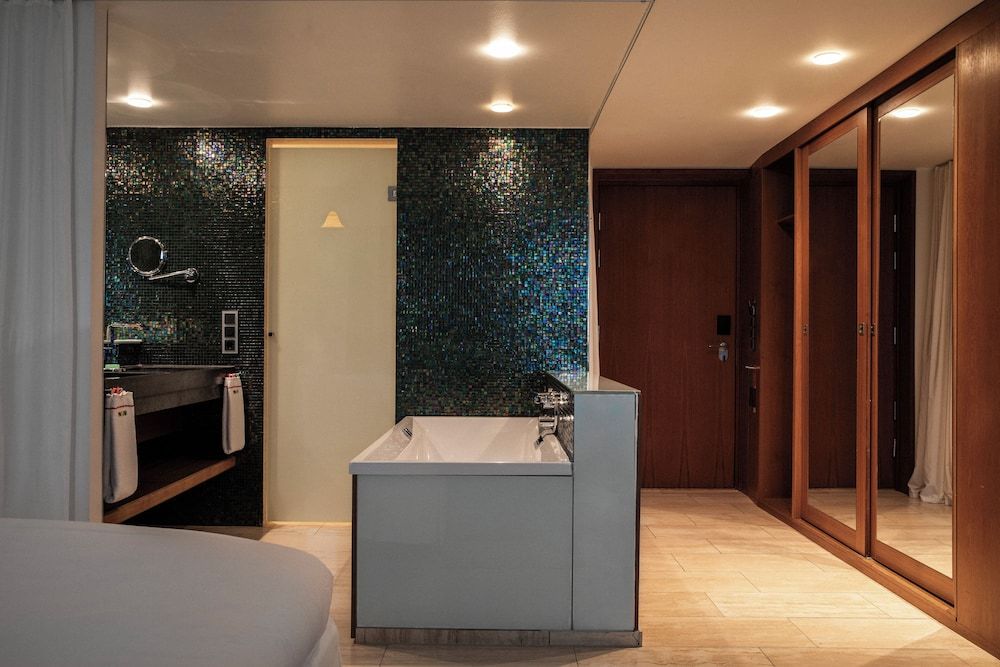 Superior Open Bath