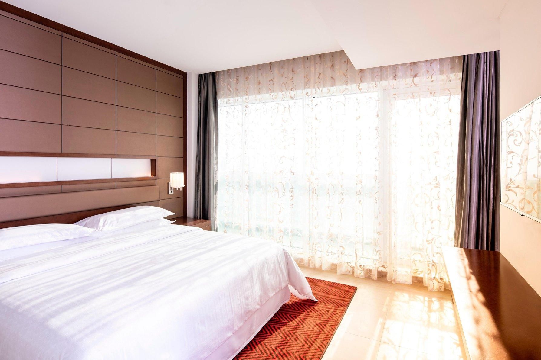 Deluxe Guest room, 1 King, Corner room