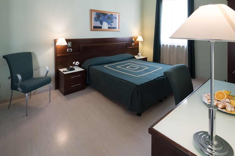 Hotel Panorama Standard Quadruple Room 2